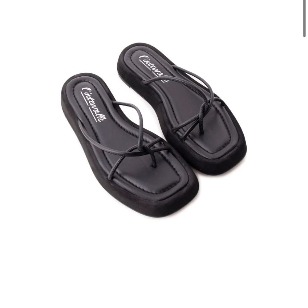L’intervalle Black Leather Sandals